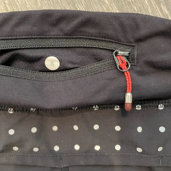 ****SOLD****Lululemon Reflective Dots Speed Short Black size 8 - Picture 3 of 3